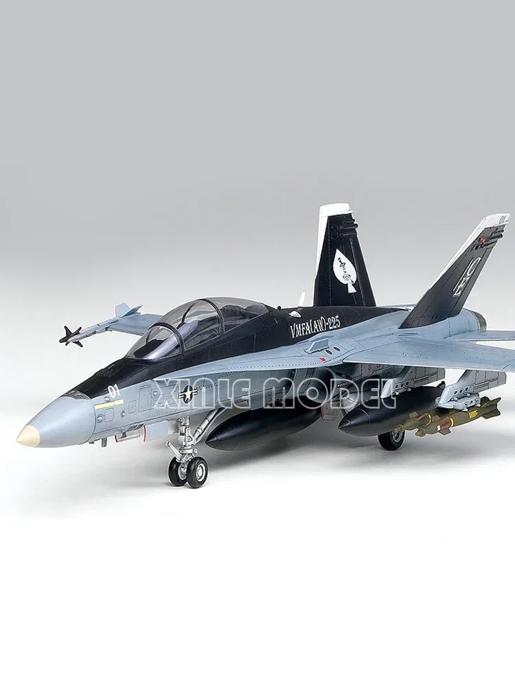 อะคาเดมี่ 1/72 12422 F/A-18D 