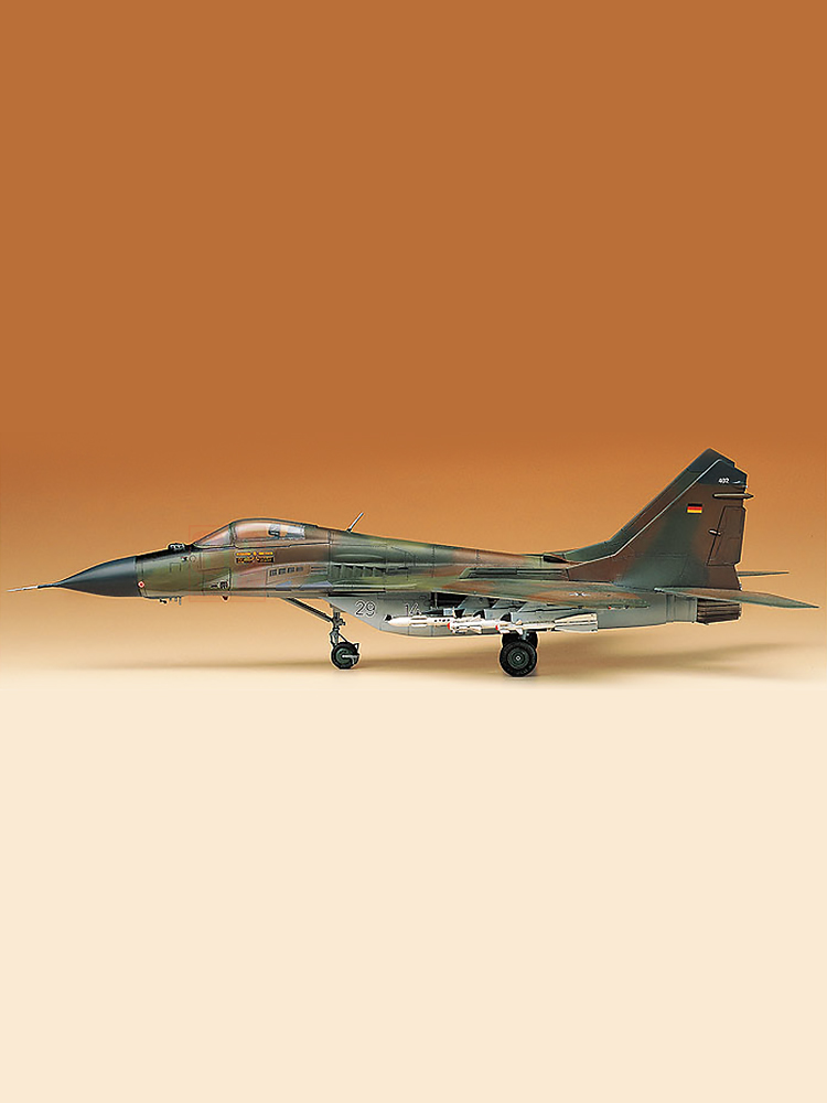 โมเดลเครื่องบินประกอบสำหรับสถา - Model Kit Academy บทวิจารณ์และราคา